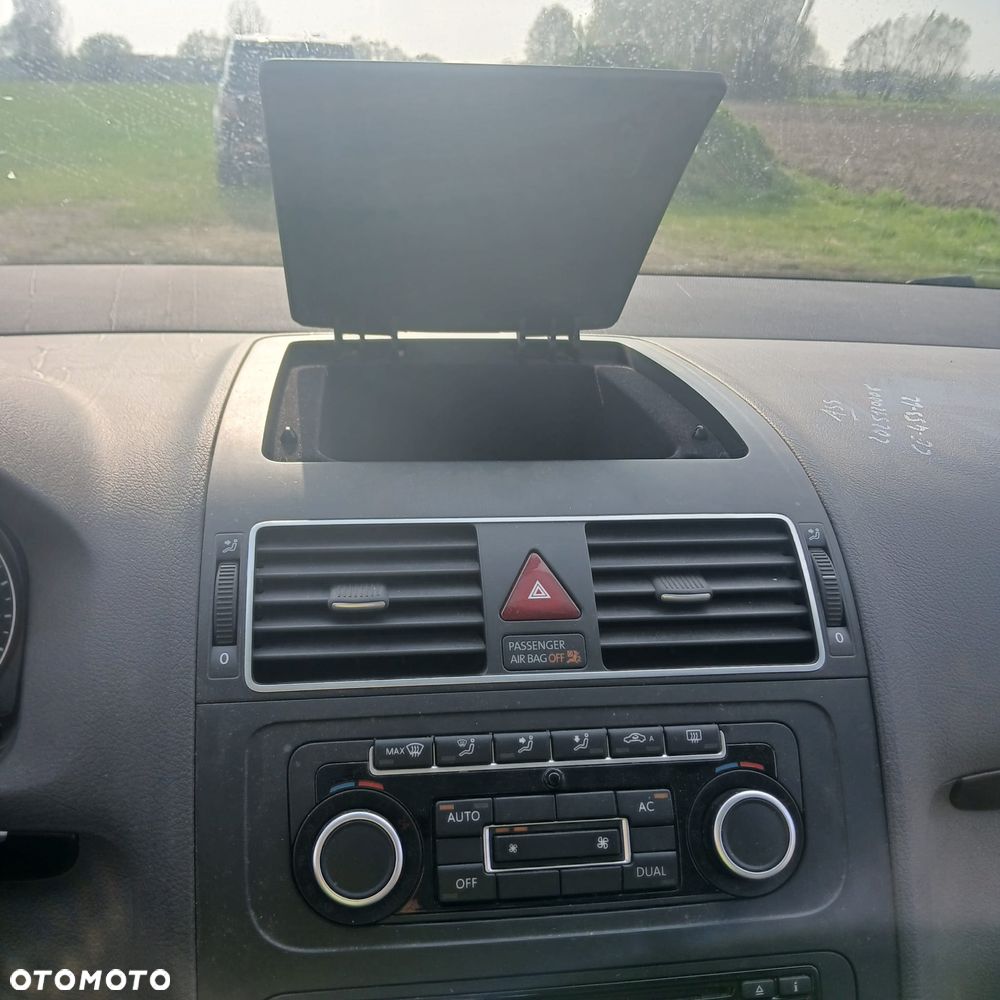 Volkswagen Touran 1.6 TDI DPF BlueMotion Technology DSG Comfortline - 24