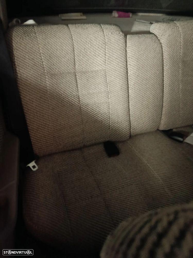 Peugeot 305 - 4