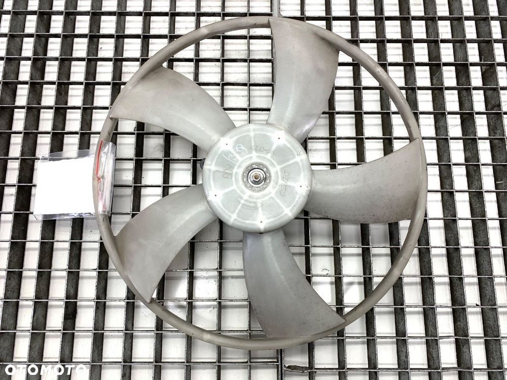 WENTYLATOR CHŁODNICY  TOYOTA YARIS (_P9_) 2005 - 2014 1.33 VVT-i (NSP90_) 74 kW [100 KM] benzyna - 1