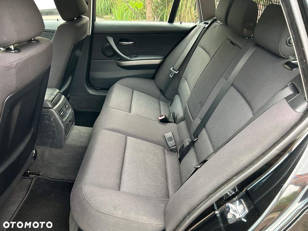 BMW Seria 3 320d DPF Edition Fleet Sport - 24
