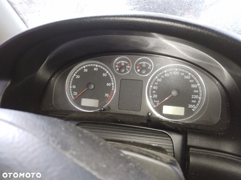 VOLKSWAGEN PASSAT B5 1.8T AWT LIFT 00 - 05   ZMIENIARKA CD - 25