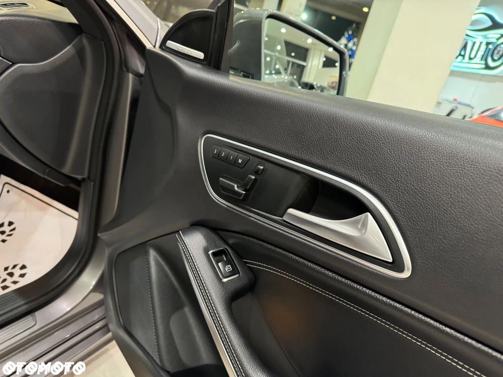 Mercedes-Benz CLA - 33