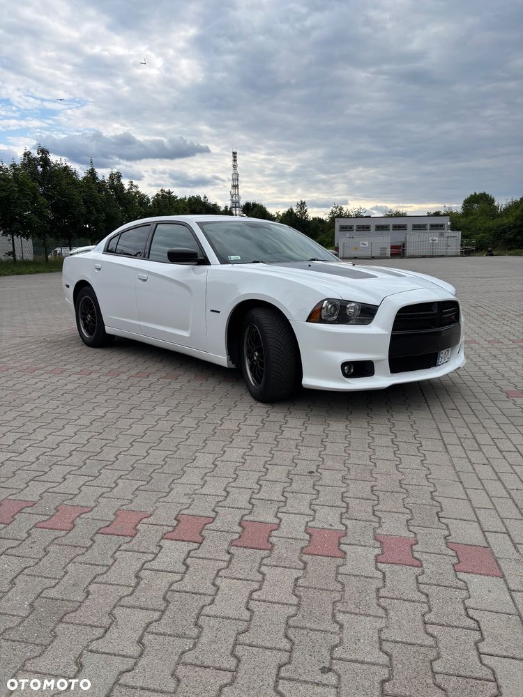 Dodge Charger 5.7 V8 RT - 8