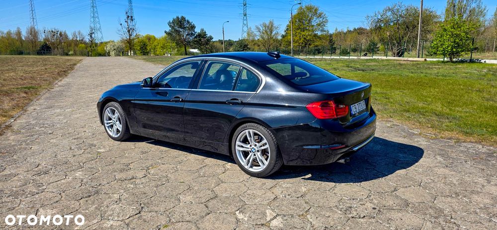BMW Seria 3 328i Luxury Line - 12