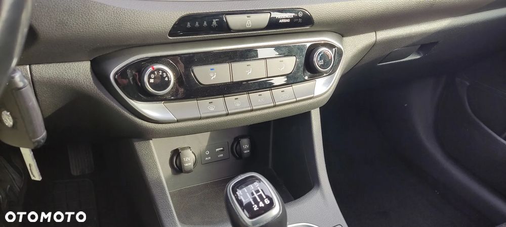 Hyundai i30 1.4 T-GDI Family+ - 18