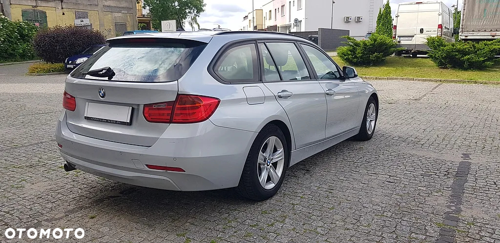 BMW Seria 3 318d DPF Touring Edition Sport - 5