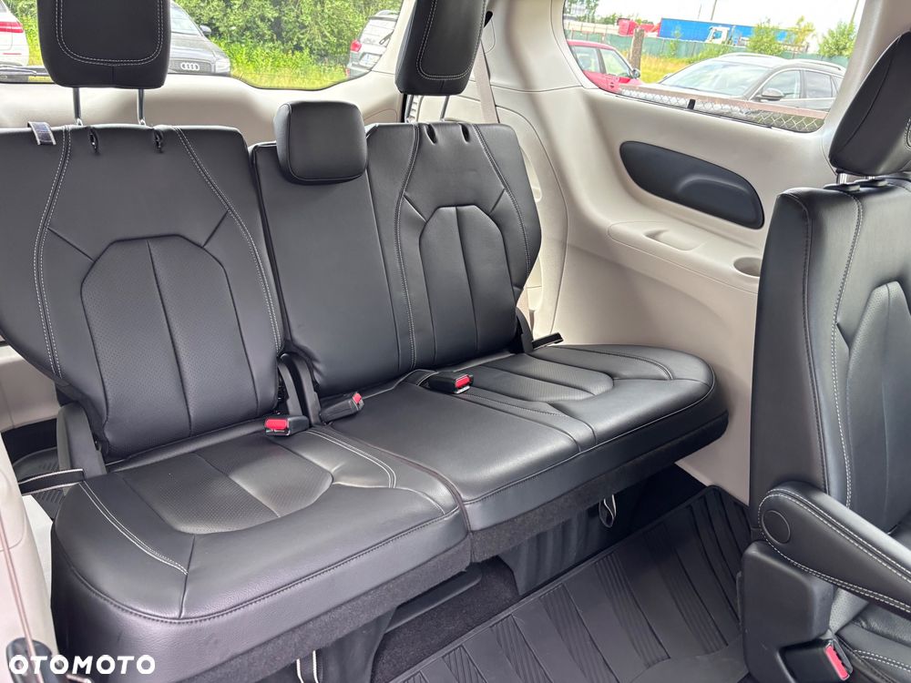 Chrysler Pacifica - 24