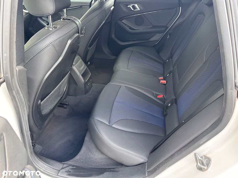 BMW Seria 2 218d M Sport sport - 18