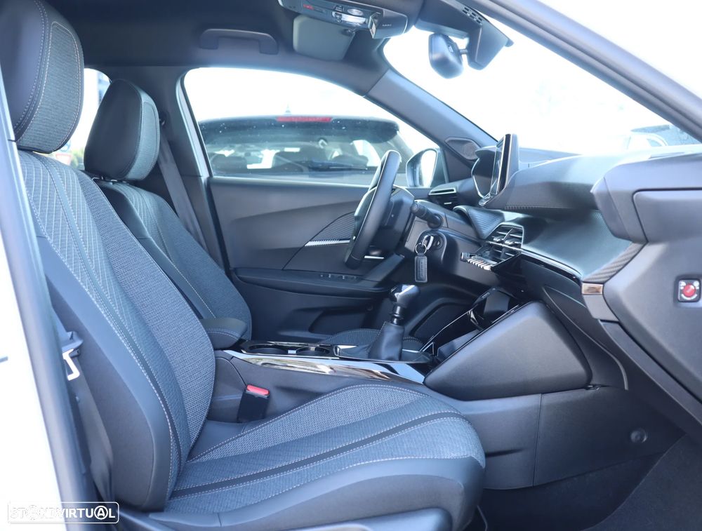 Peugeot 2008 1.2 PureTech Allure - 22