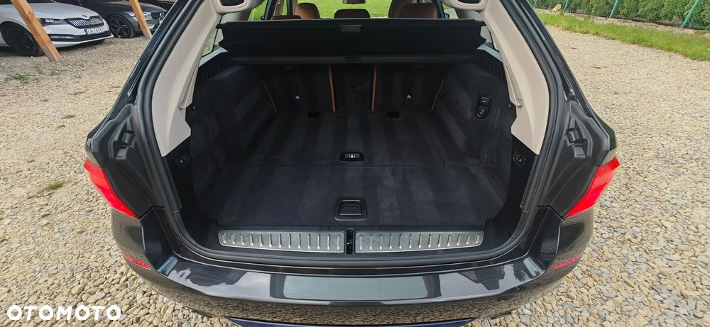 BMW Seria 5 520d Sport Line - 31