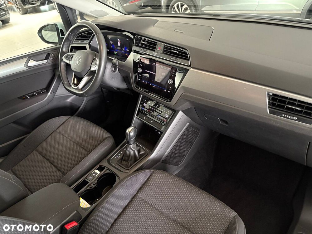 Volkswagen Touran - 17