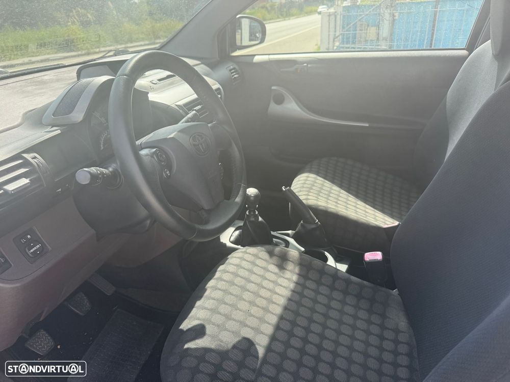 Toyota iQ 1.0 VVT-i - 15