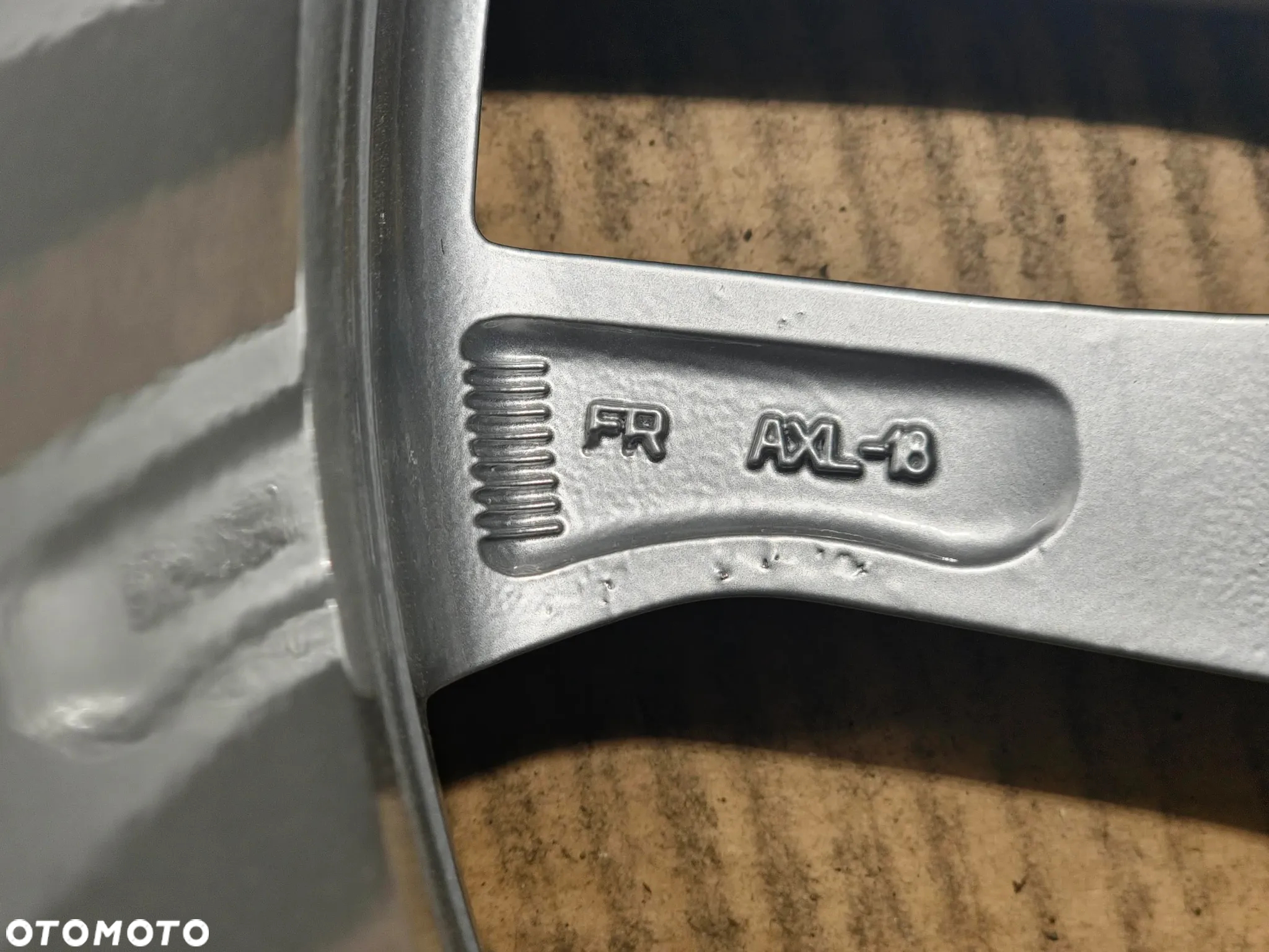 Felgi Aluminiowe 8,25-18 5x114,3x66 ET-Brak Renault A018 - 7