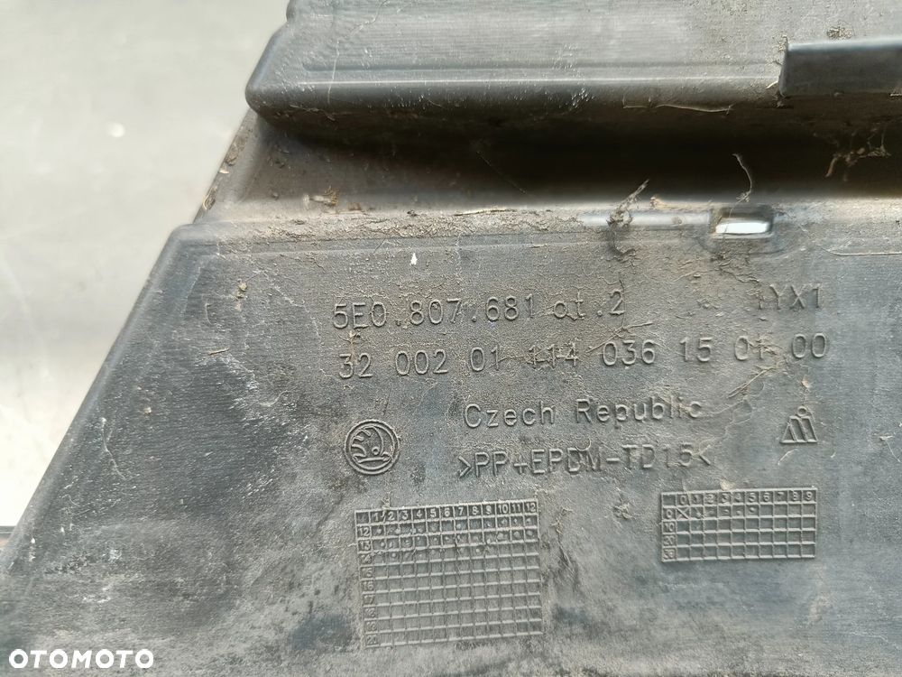 Kratka Zderzaka Lewa Skoda Octavia 3 III Zaślepka Ramka Halogenu 5E0807681 - 9