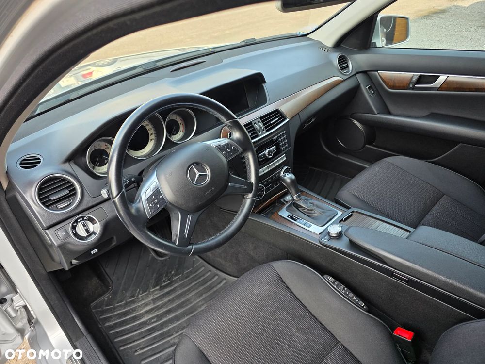 Mercedes-Benz Klasa C 220 CDI DPF (BlueEFFICIENCY) 7G-TRONIC Elegance - 18