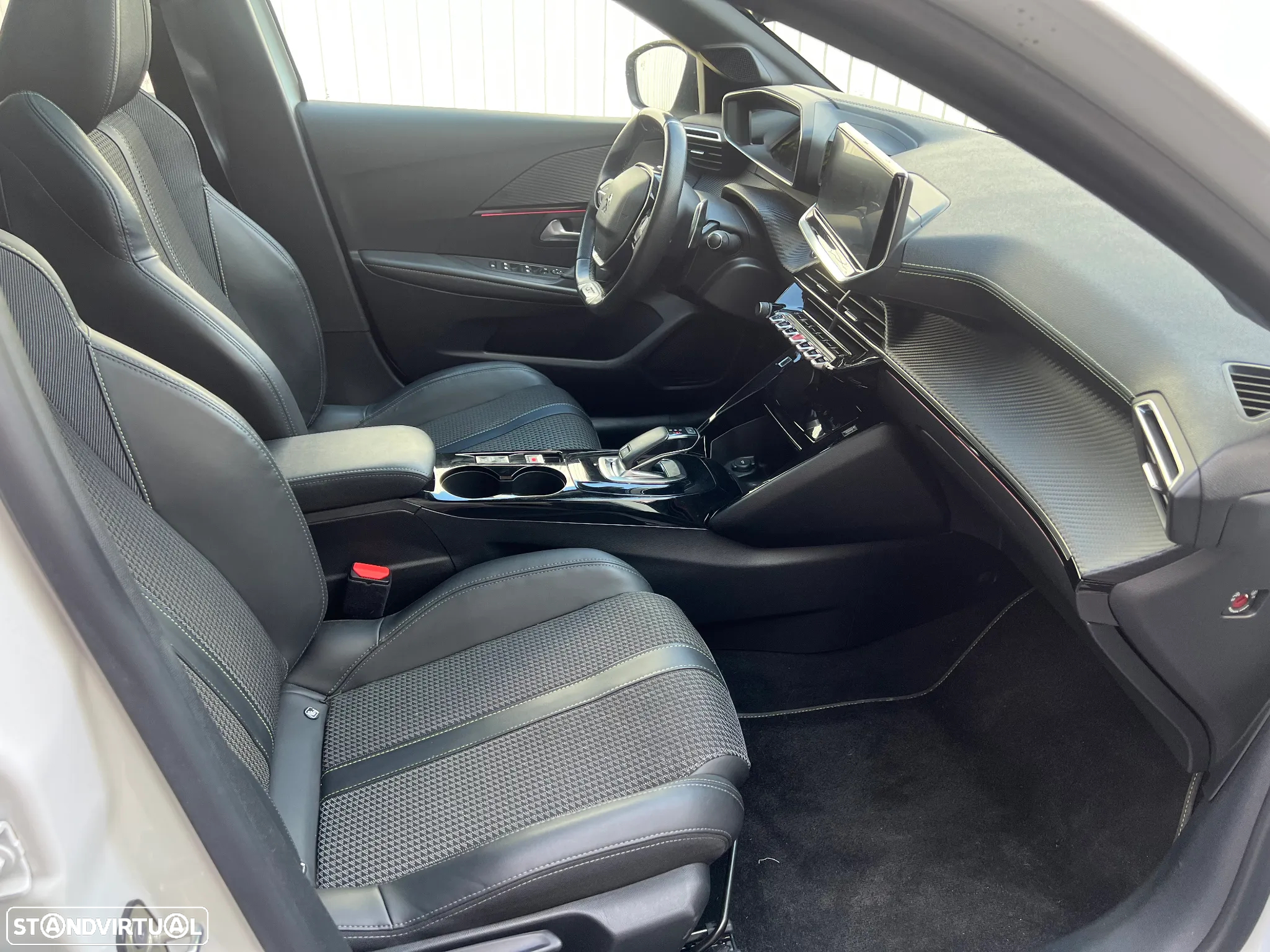 Peugeot 208 1.2 PureTech GT Line EAT8 - 18