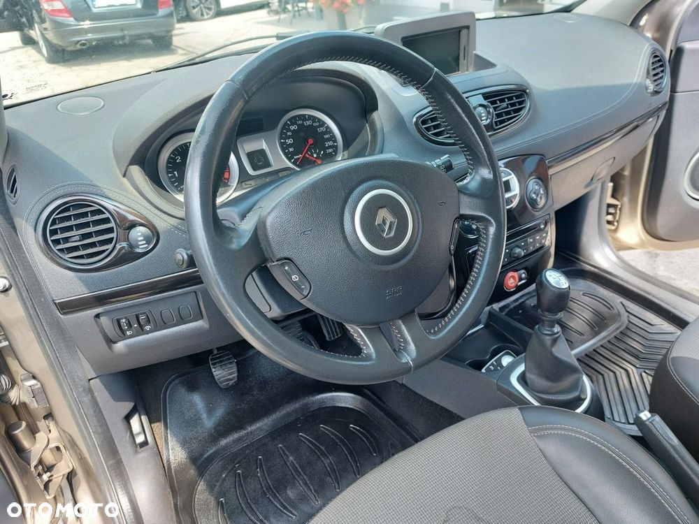 Renault Clio - 10