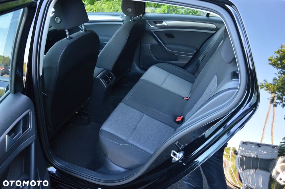 Volkswagen Golf - 33