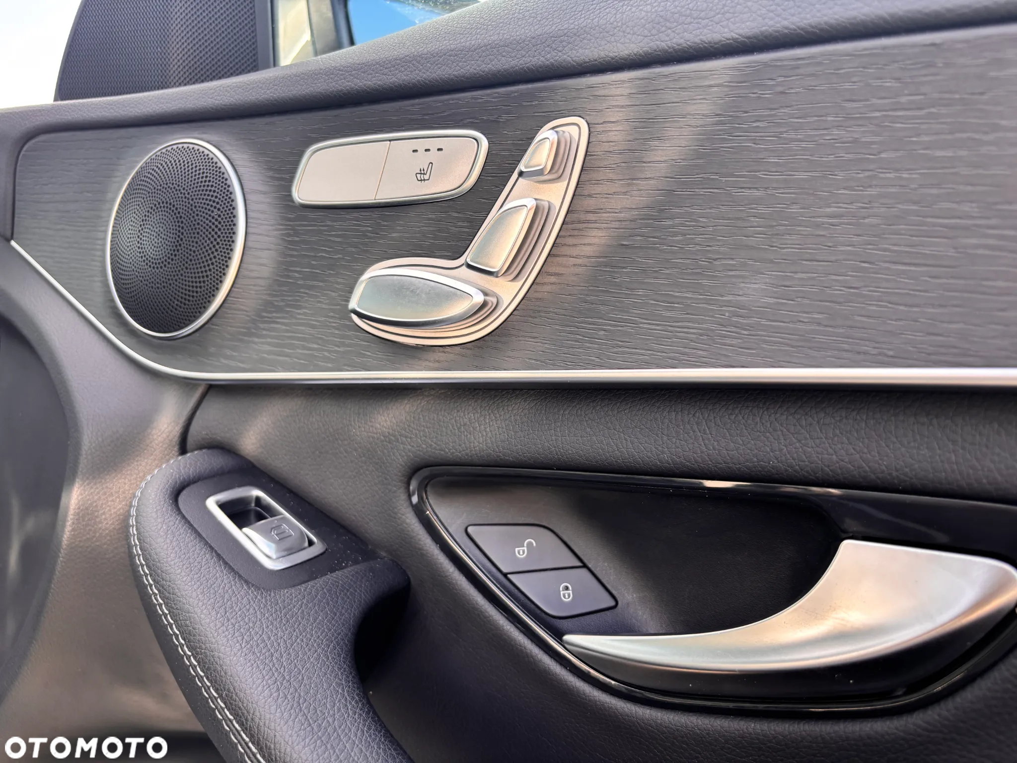 Mercedes-Benz Klasa C 300 T 4Matic 9G-TRONIC AMG Line - 22