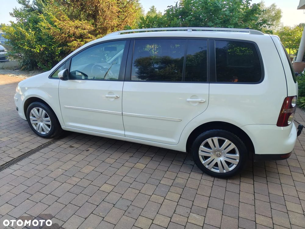 Volkswagen Touran 2.0 TDI DPF Highline DSG - 12