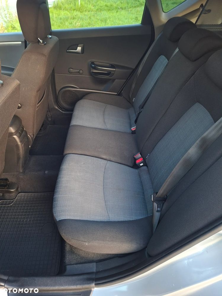 Kia Ceed - 8