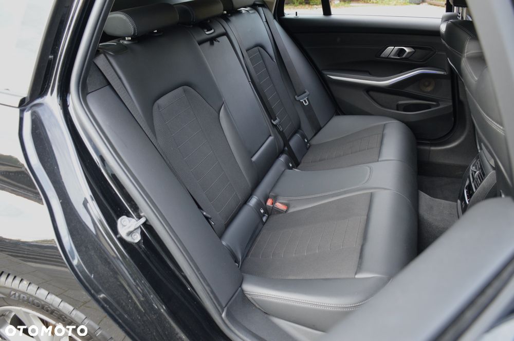 BMW Seria 3 320d Sport Line Shadow - 26