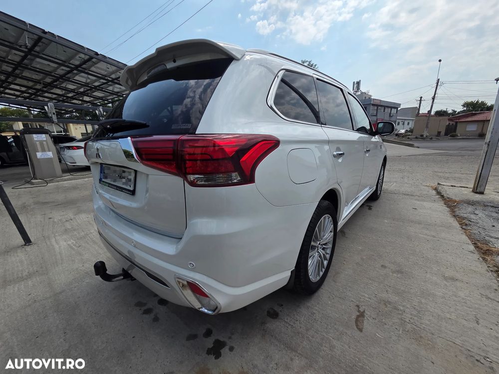 Mitsubishi Outlander - 11
