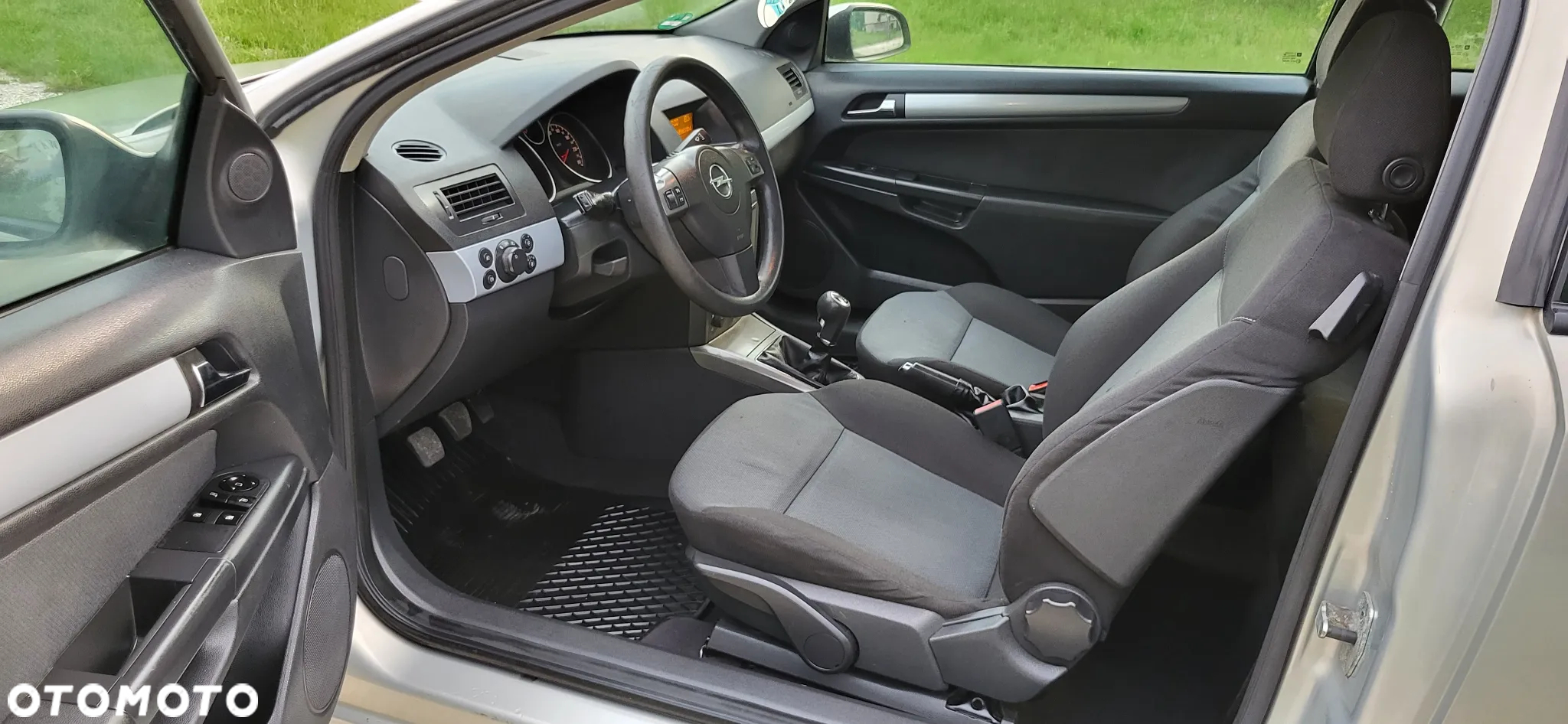 Opel Astra GTC 1.6 - 13
