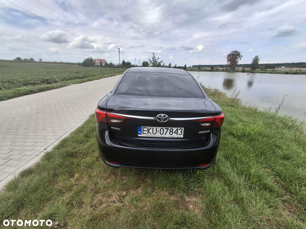 Toyota Avensis 1.8 Premium - 4