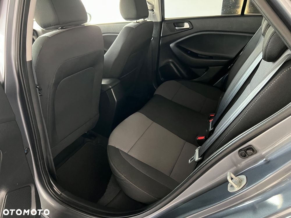 Hyundai i20 - 24