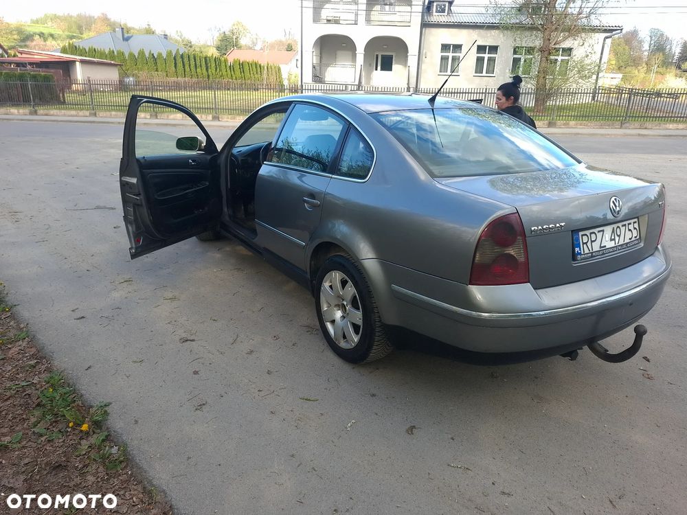 Volkswagen Passat 1.9 TDI Highline - 8