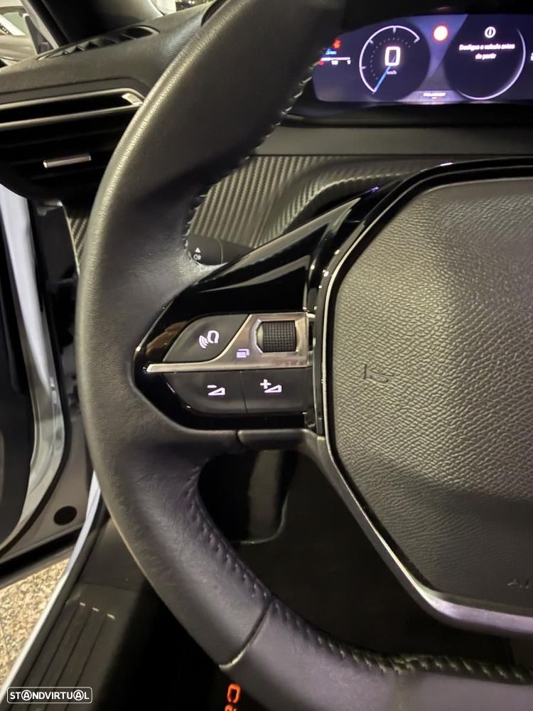 Peugeot 2008 1.2 PureTech Allure - 16