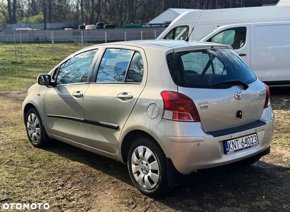 Toyota Yaris - 4