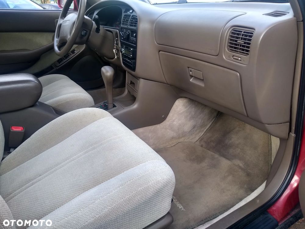 Toyota Camry 3.0 V6 LE - 20