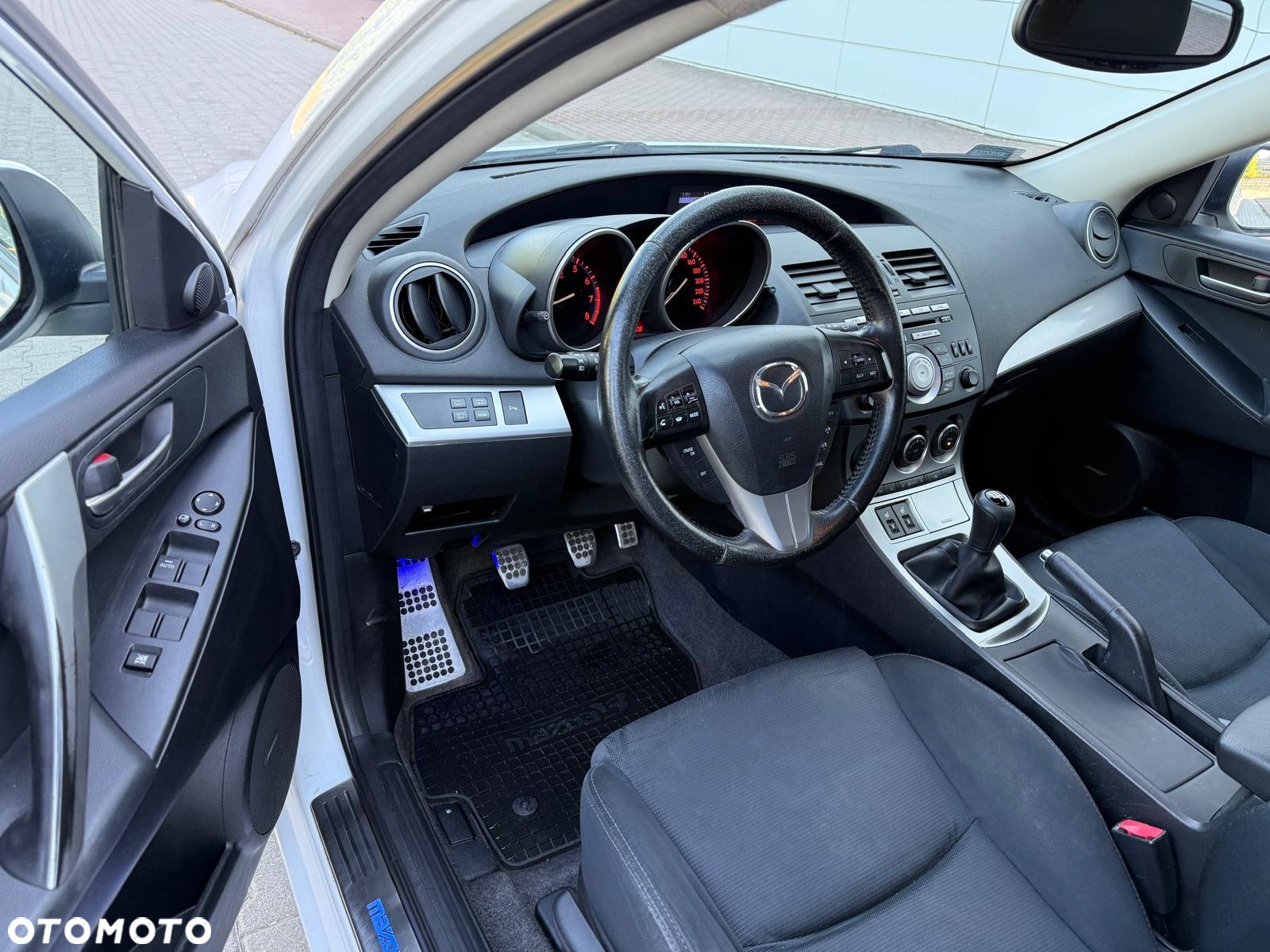 Mazda 3 2.0 Exclusive + - 7