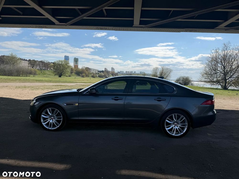 Jaguar XF 35t Prestige - 9