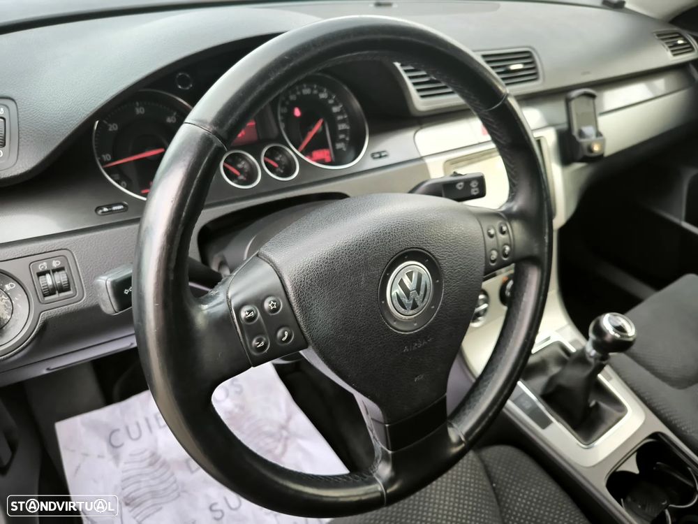 VW Passat Variant 2.0 TDI Confortline - 34