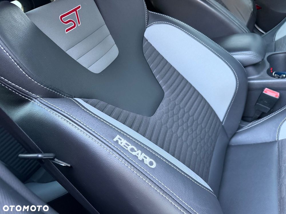Ford Focus 2.0 EcoBoost ST mit Leder-Sport-Paket - 26