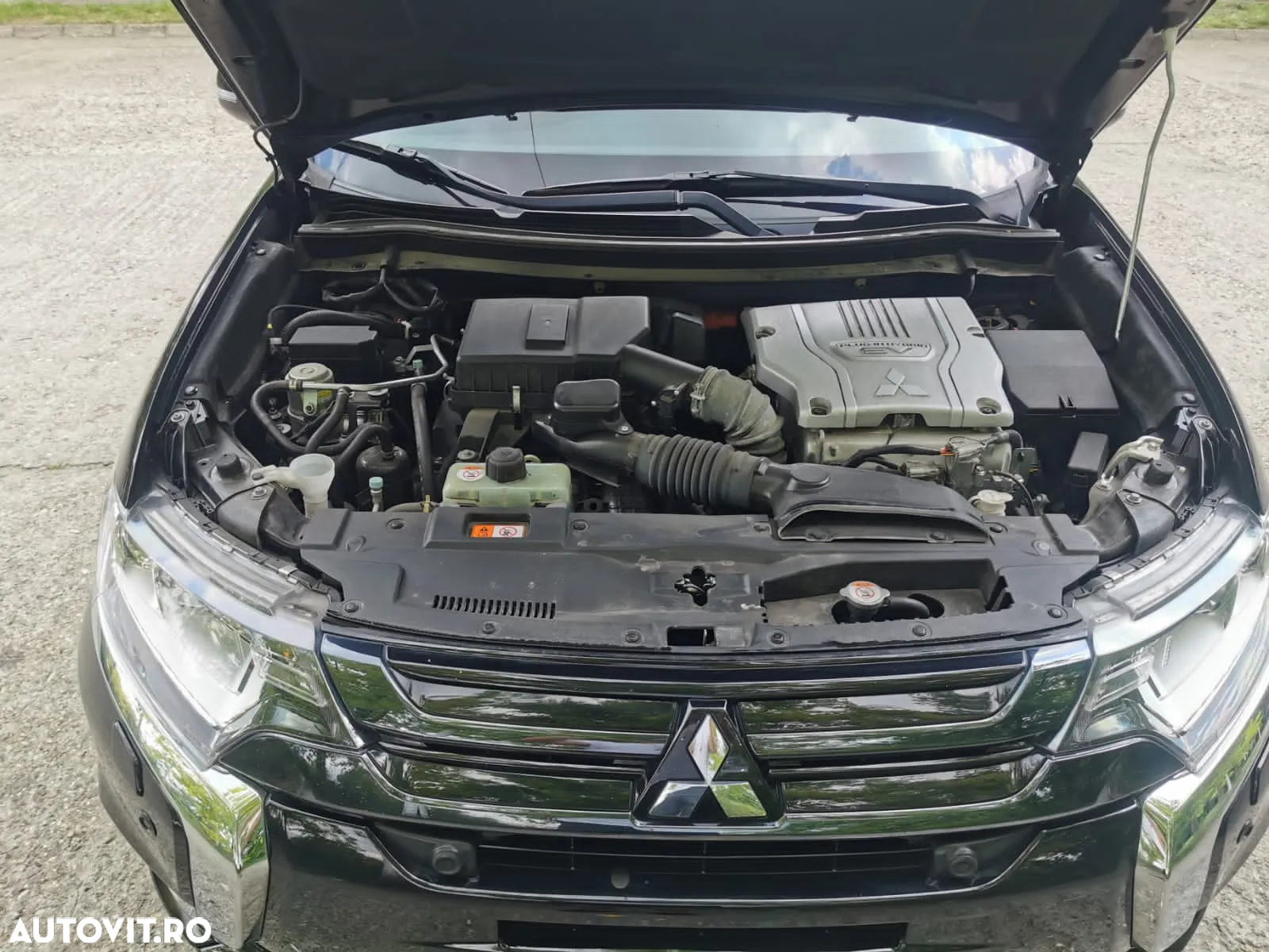 Mitsubishi Outlander 2.0 4WD Plug-In Hybrid Top - 10