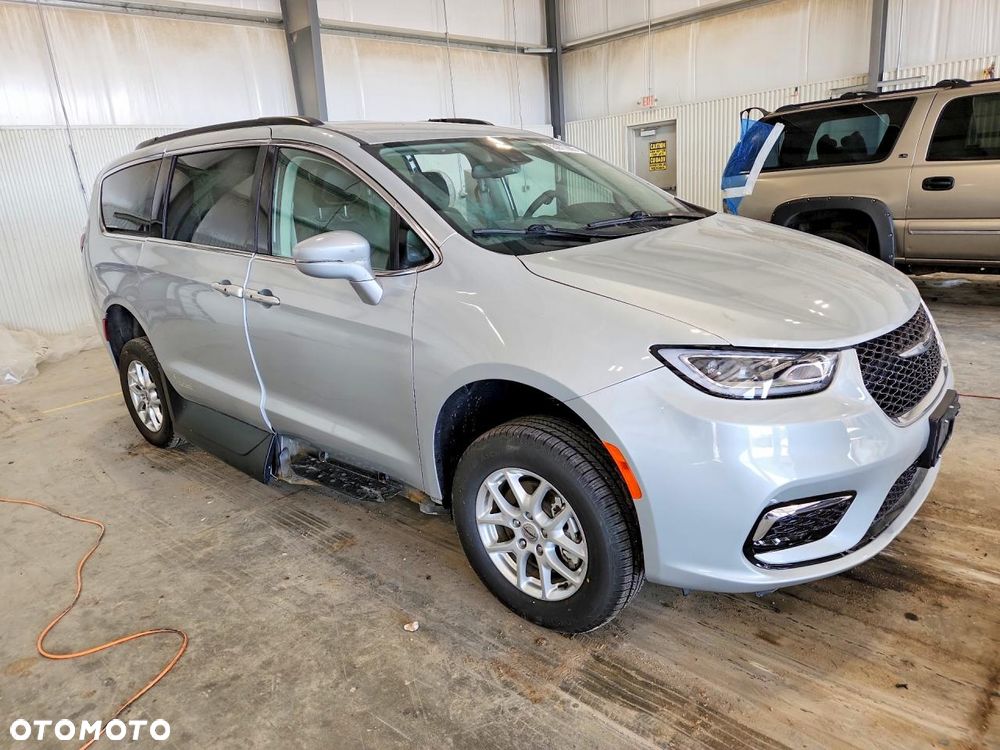 Chrysler Pacifica - 5