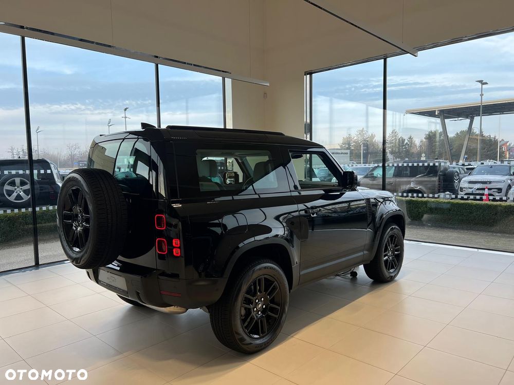 Land Rover Defender - 4