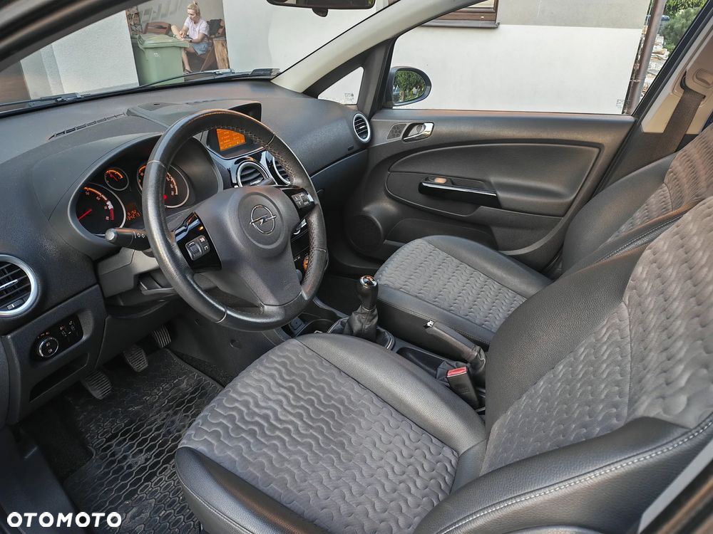 Opel Corsa 1.4 16V Cosmo - 9