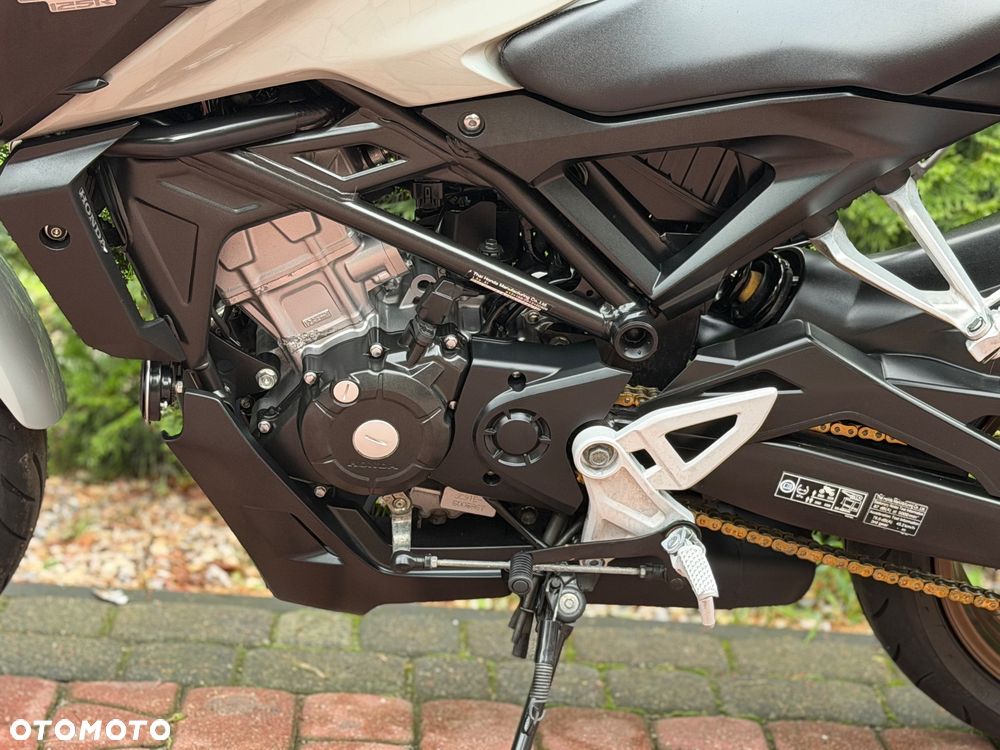 Honda CB - 16