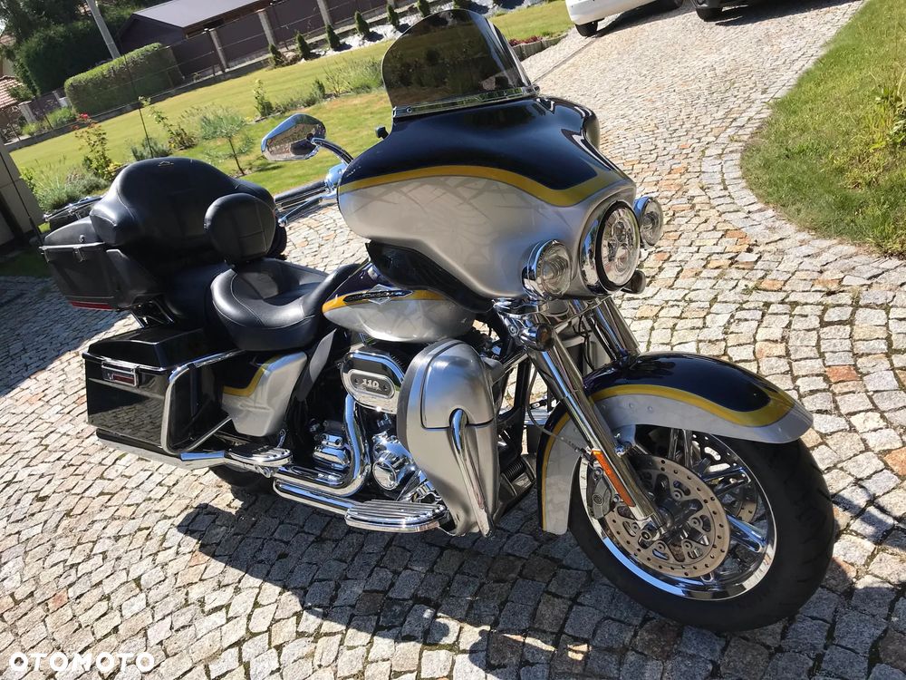 Harley-Davidson FLH Electra Glide - 1
