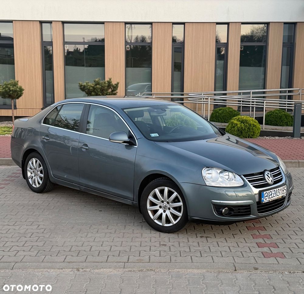 Volkswagen Jetta 1.6 FSI Comfortline - 23