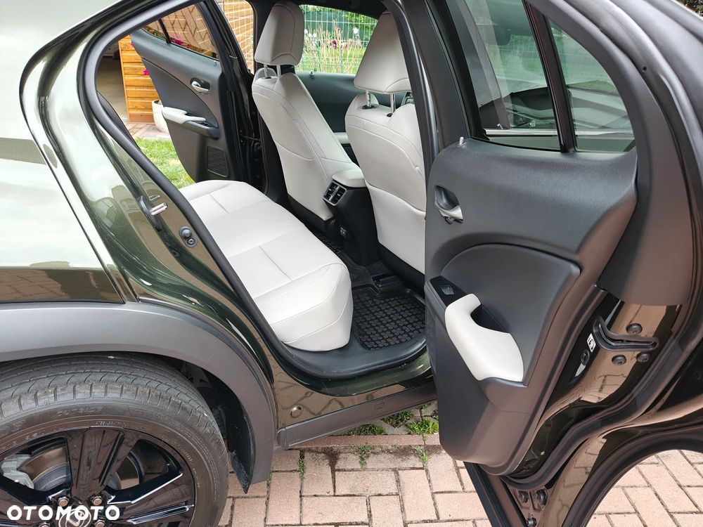 Lexus UX - 3