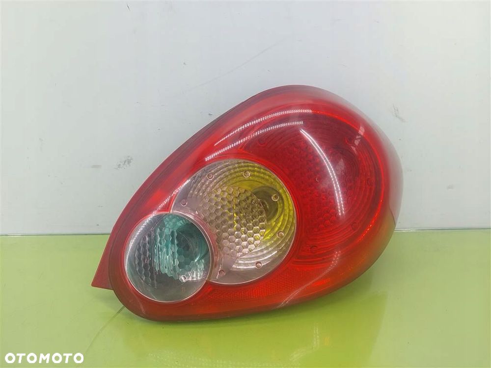 Lampa prawa tylna tył Toyota Aygo I 2005-2014 815500H020 ORYGINAŁ - 1