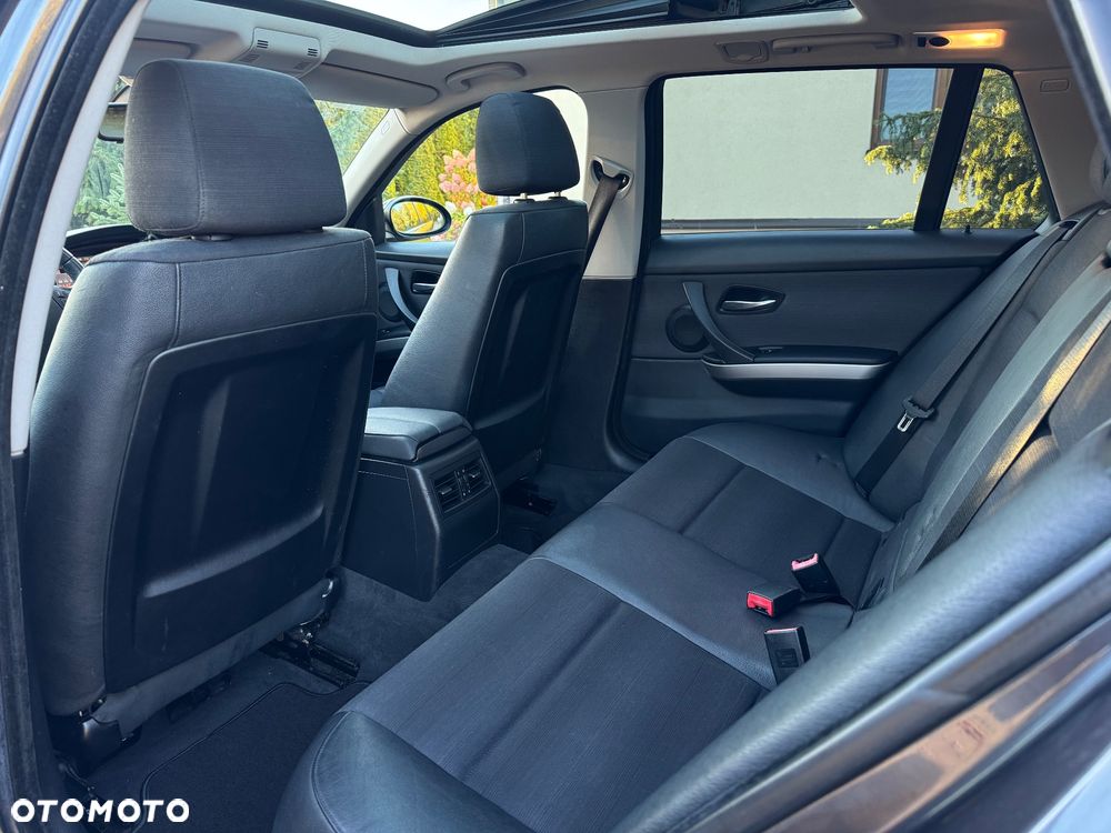 BMW Seria 3 318i - 29