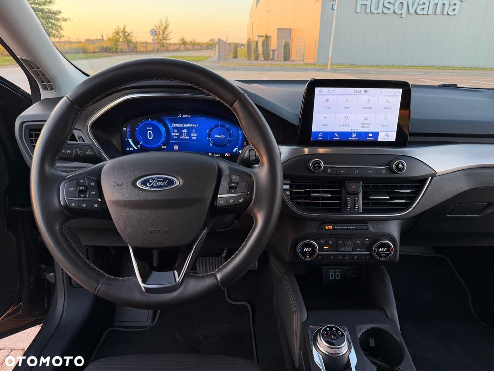 Ford Focus 1.0 EcoBoost Titanium Business - 17