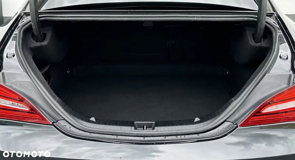 Mercedes-Benz CLA 250 4Matic 7G-DCT AMG Line - 12